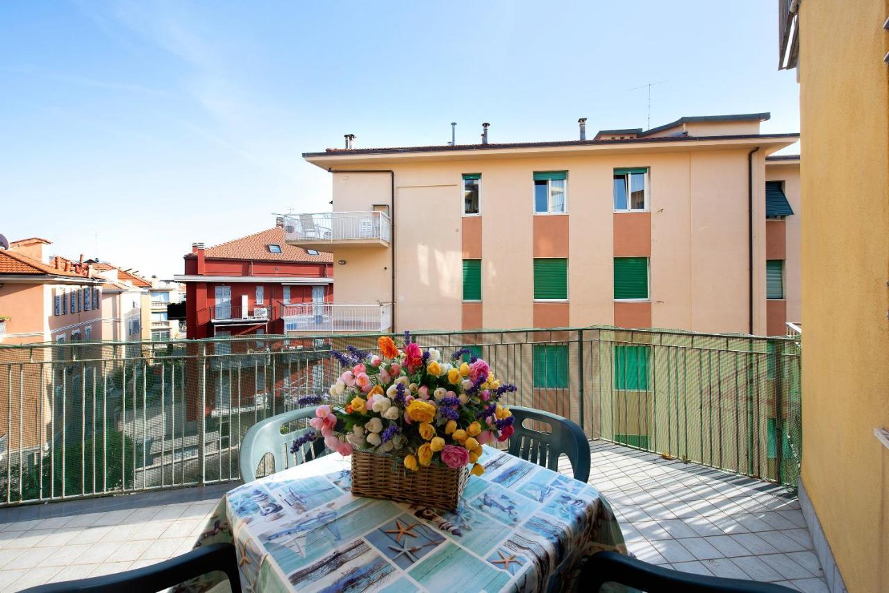 Trilocale Mazzini Con 2 Balconi Apartment Varazze Ngoại thất bức ảnh